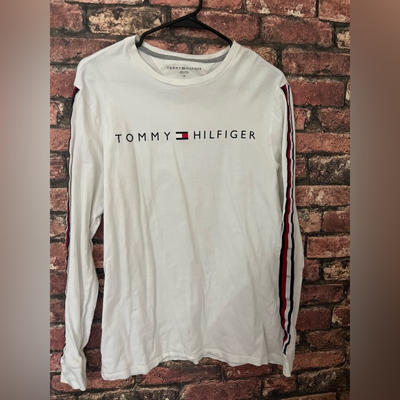 Tommy Hilfiger long sleeve - Picture 1 of 3